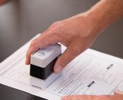 Phân biệt giữa công chứng và chứng thực theo quy định pháp luật Phân biệt giữa công chứng và chứng thực theo quy định pháp luật